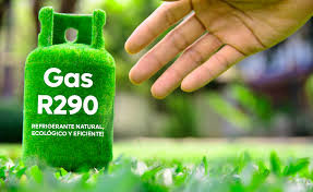 Funcionamiento eficiente mediante aerotermia El sistema utiliza un ciclo termodinámico avanzado donde el refrigerante R290 natural capta la energía del aire, la comprime y la transfiere al agua del depósito mediante el condensador.  Este proceso permite:  Reducir drásticamente el consumo eléctrico Aprovechar energía renovable del aire Mantener un rendimiento constante y eficiente